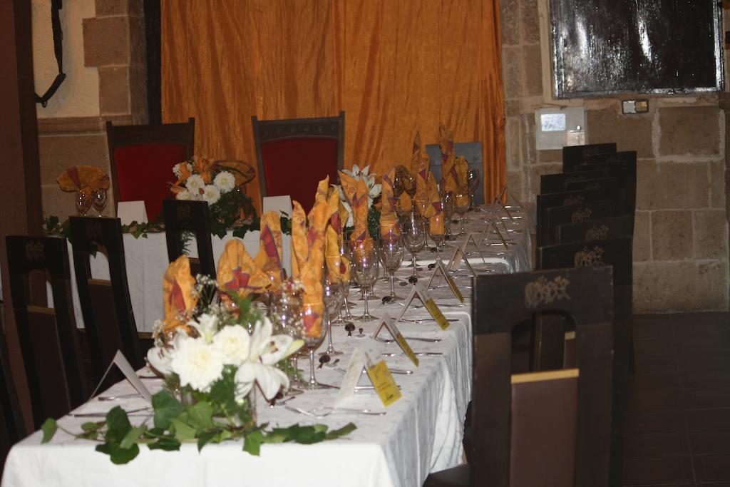 Hostal Restaurante La Diligencia Кунит Екстериор снимка