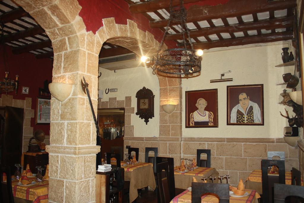 Hostal Restaurante La Diligencia Кунит Екстериор снимка