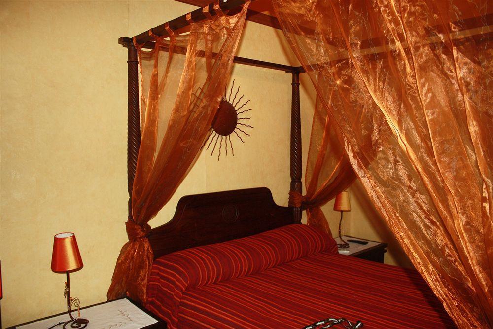Hostal Restaurante La Diligencia Кунит Екстериор снимка