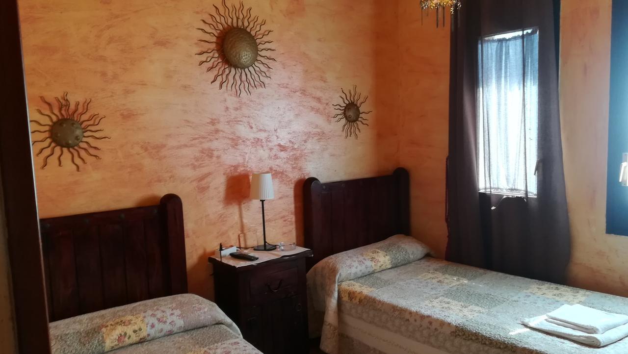 Hostal Restaurante La Diligencia Кунит Екстериор снимка