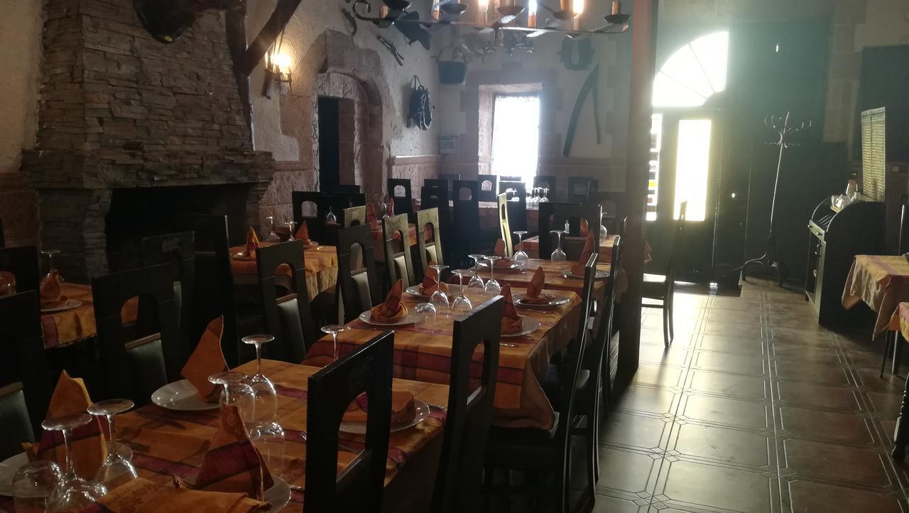 Hostal Restaurante La Diligencia Кунит Екстериор снимка
