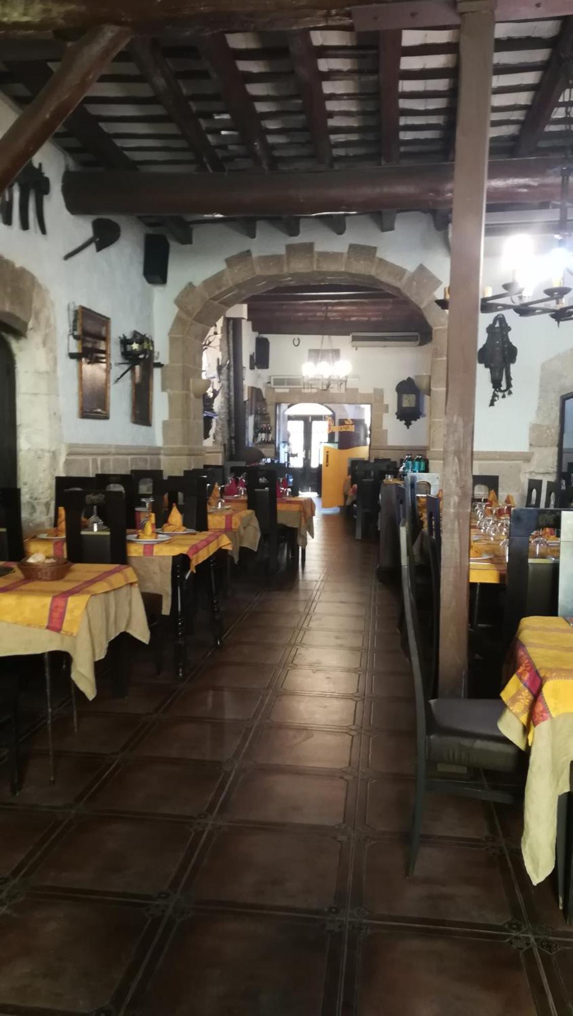 Hostal Restaurante La Diligencia Кунит Екстериор снимка