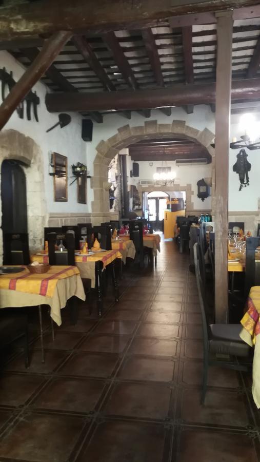 Hostal Restaurante La Diligencia Кунит Екстериор снимка