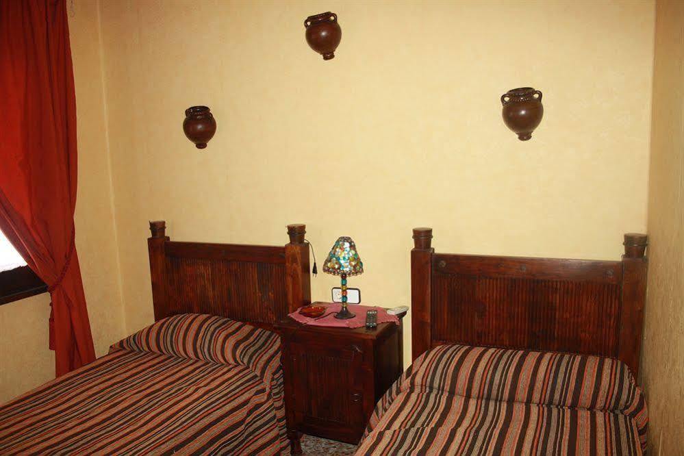 Hostal Restaurante La Diligencia Кунит Екстериор снимка