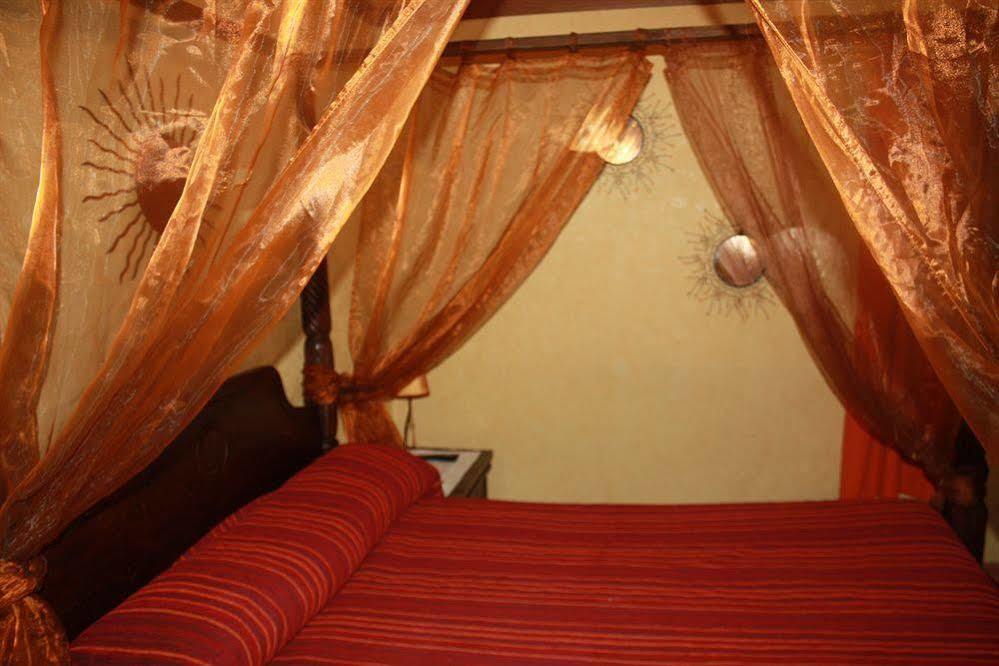 Hostal Restaurante La Diligencia Кунит Екстериор снимка