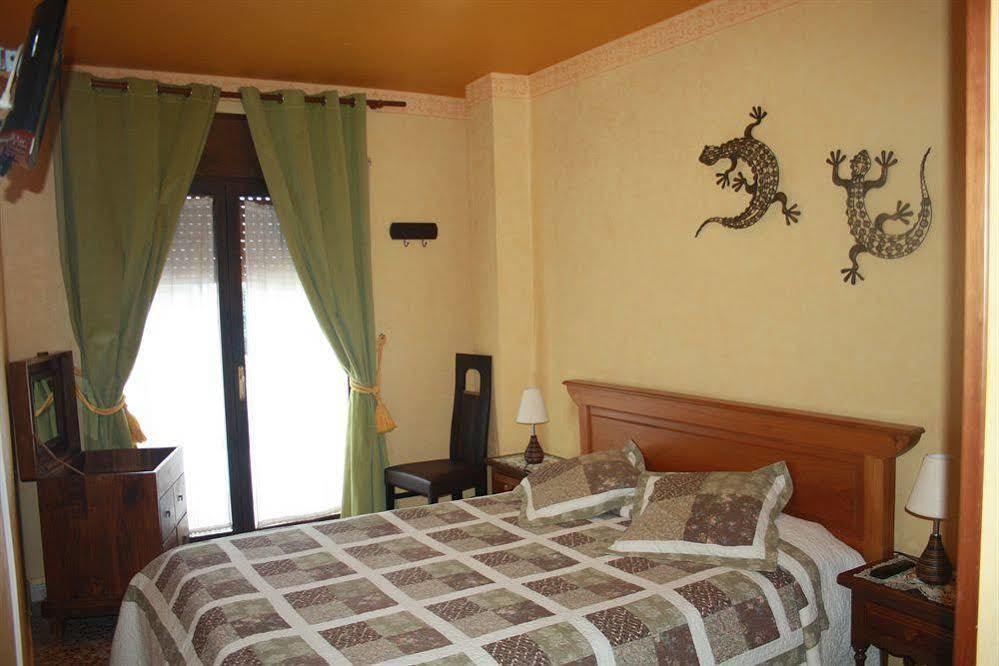 Hostal Restaurante La Diligencia Кунит Екстериор снимка